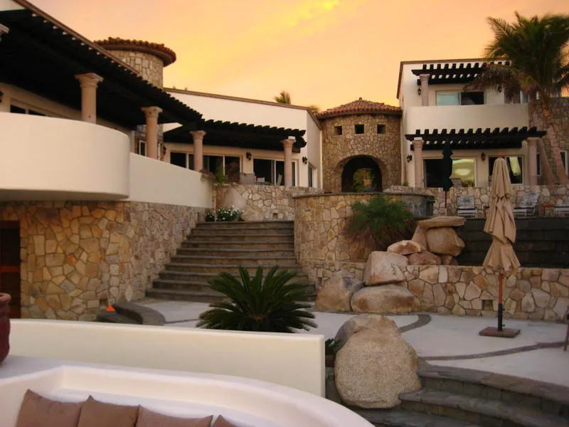 Patio de piedra y terrazas de Casa Walker
