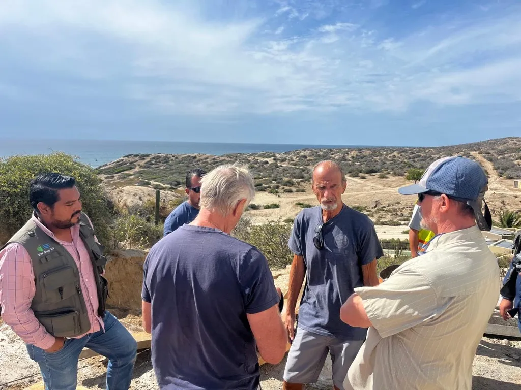 Conversación de coordinación durante una visita al sitio